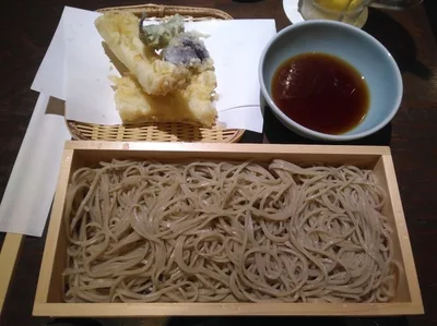 ふんわりマシュマロ系に鰹節とソースかけてたこ焼きにした感じの曲